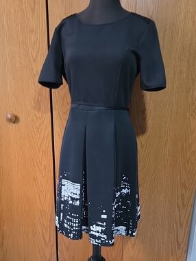 Elie Tahari Black Mini Dress with White Cityscape Hem